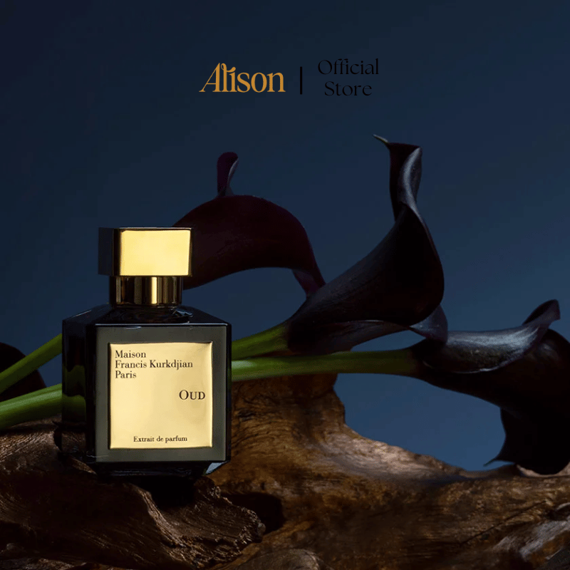 Sự kết hợp của ba tầng hương tạo nên một Oud Extrait De Parfum quyến rũ, thu hút nhưng cũng rất bí ẩn, mới mẻ.